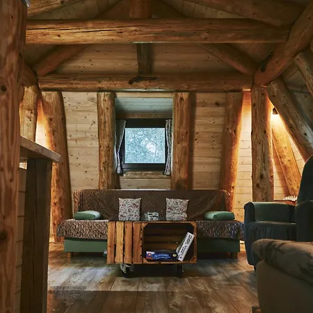 Domcek V Pieninach . * Majere