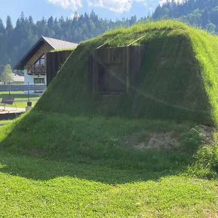 Domcek V Pieninach . * Majere